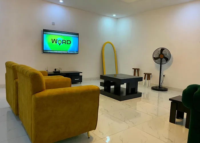 Charming & Cozy 1-Bdr Apt - Mini Flat - 247 Power, Kitchen, Wi-Fi, Dstv, Netflix, 5 Mins From The Airports