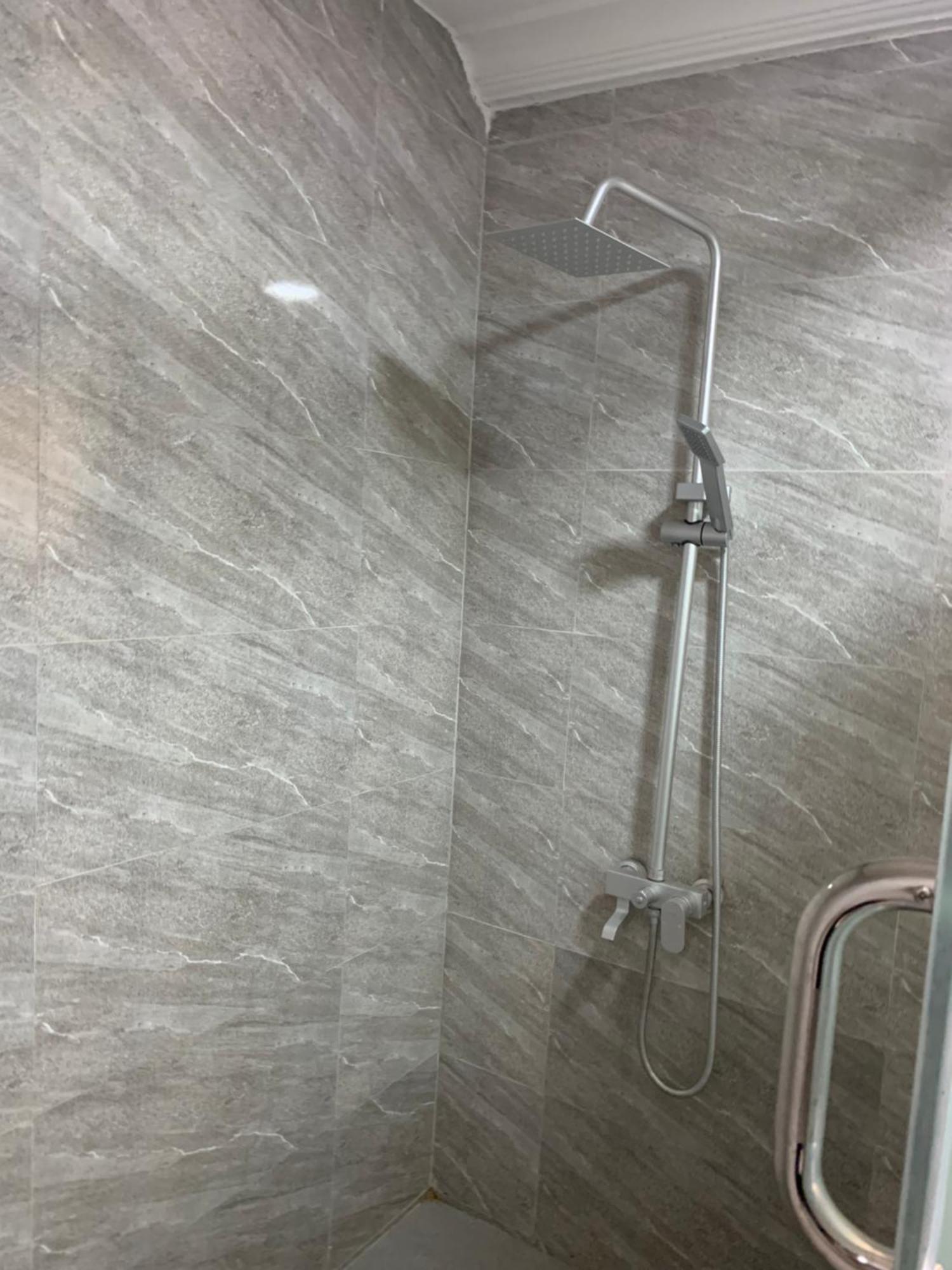 Cozy Airport Mini Flat: 24/7 Power, Full Amenities & Entertainment *